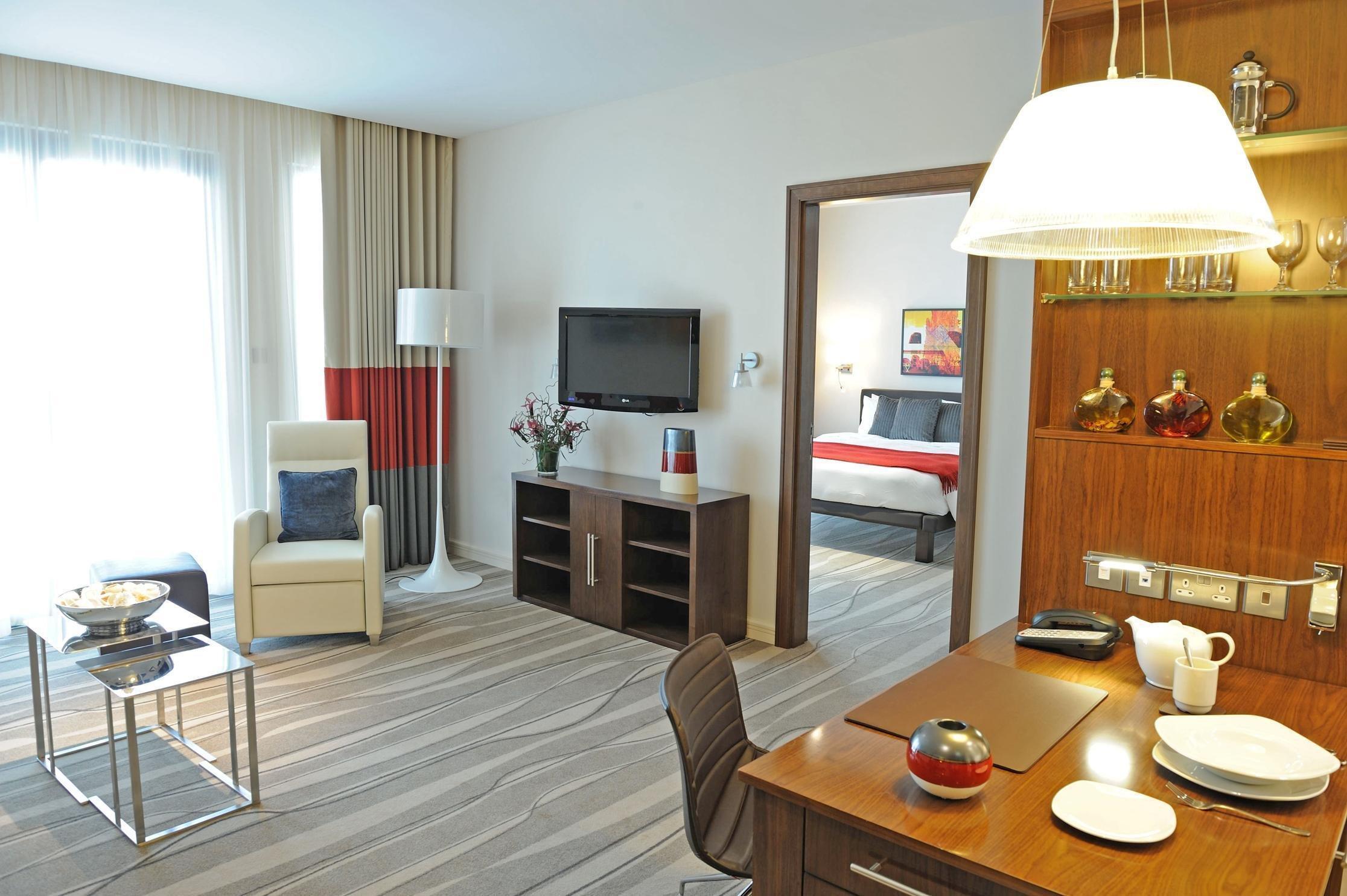 Staybridge Suites Yas Island Abu Dhabi, An Ihg Hotel Стая снимка